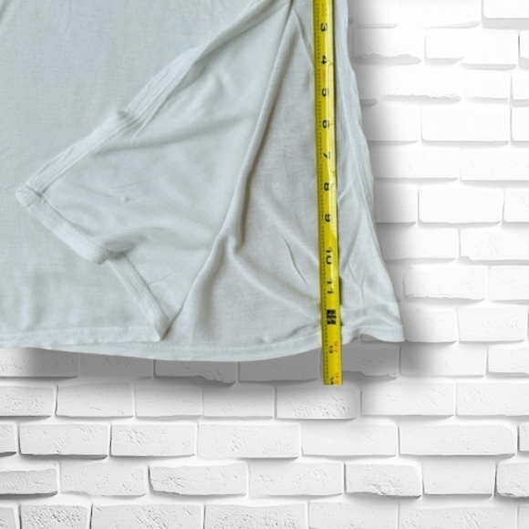 ALO Yoga Dreamer Top White Short Sleeve Flow And Go Split Side - SZ L (NWOT) - Picture 5 of 7